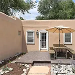 Dos Hermanas Casita 4 Downtown Courtyard Patio